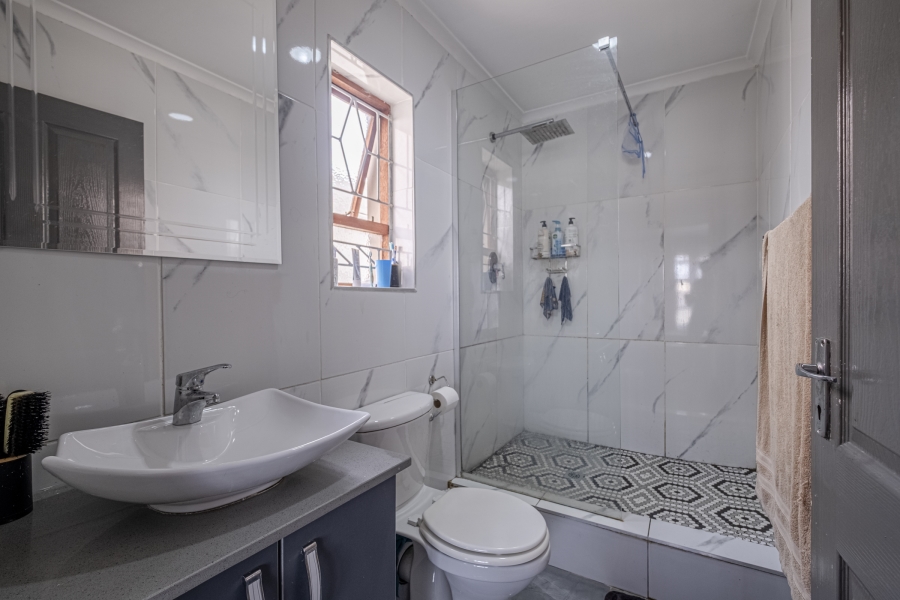 6 Bedroom Property for Sale in Summerstrand Eastern Cape
